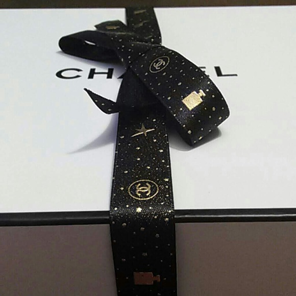 CHANEL Holiday Ribbon - Picture 2 of 6